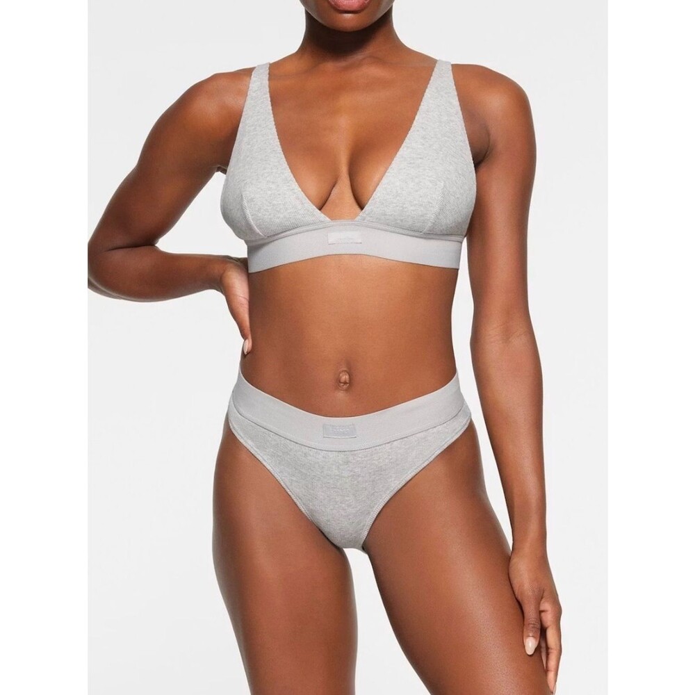 SKIMS Light Gray Plunge Bralette M